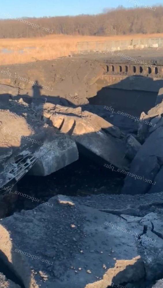 扎波罗热， Vasylivka，乌军打击了一座桥，意图阻止大递的后勤。这个效果，