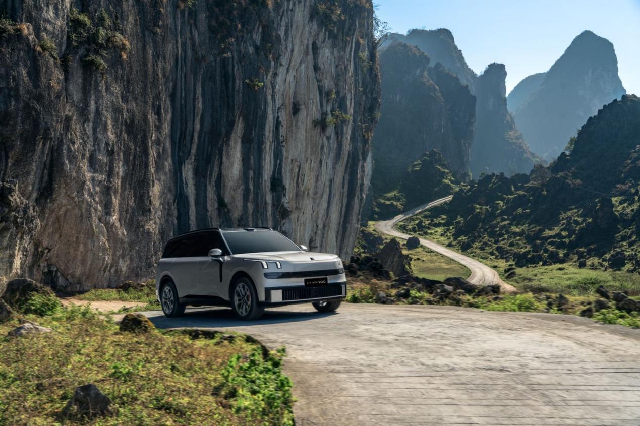 领克900在贵州修音响在贵州侗寨录制的新世代《蝉之歌》，融合山水声响、侗寨百人合