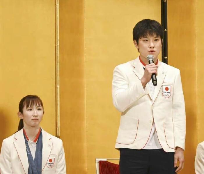 原来，日本人的善变，在小小的乒乓球上，也体现的淋漓尽致。
       这不，伦