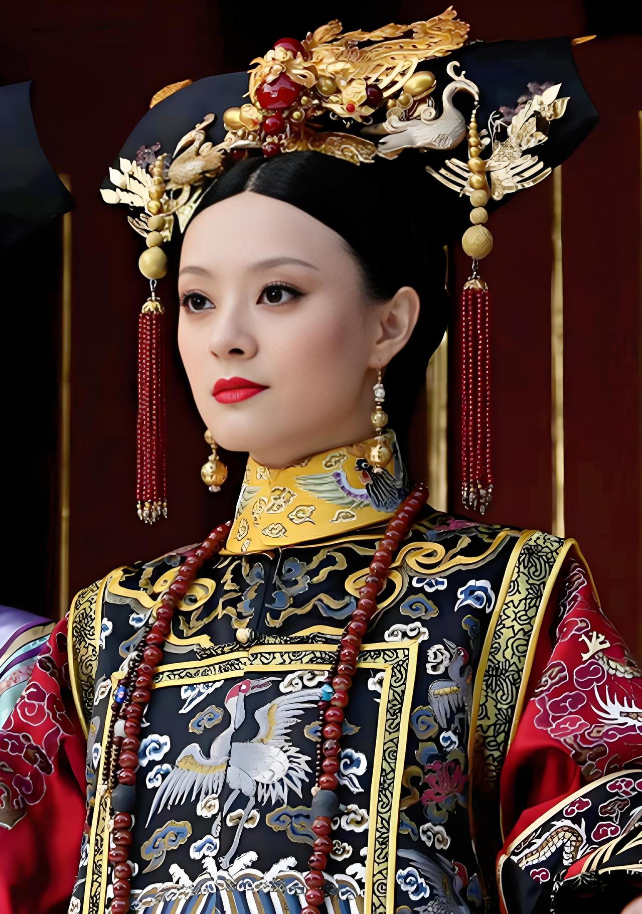 重刷《甄嬛传》，才发现甄嬛和《知否》里的明兰太像了。

第一集里，甄嬛被选入宫，