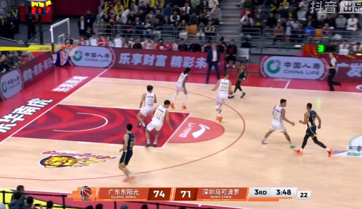 我深在送对手快攻这一项上真是联盟顶级。。。。。。广东男篮vs深圳男篮