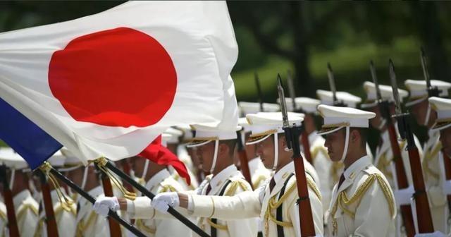 日本彻底疯了？很多人以为东京是在以卵击石。错了！真相是，日本正在复刻当年偷袭珍珠