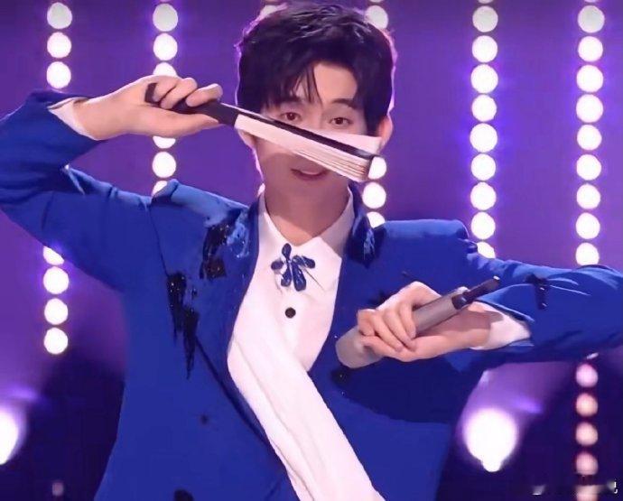 危晋宇青花瓷和企鹅舞适配度声鸣远扬危晋宇怕是来声鸣远扬当喜剧人吧，《青花瓷》跳成