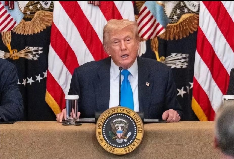 中国已经不再对美国抱有任何幻想，反而是美国觉得中国应该对美国抱有幻想，而且还深陷