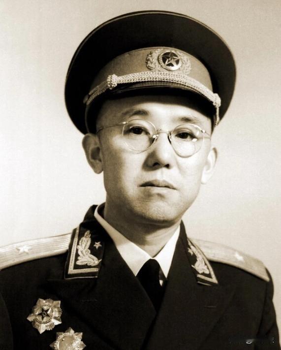 1939年7月23日深夜，上海虹桥机场突发冲天大火，4架日军战机被熊熊烈火吞噬，
