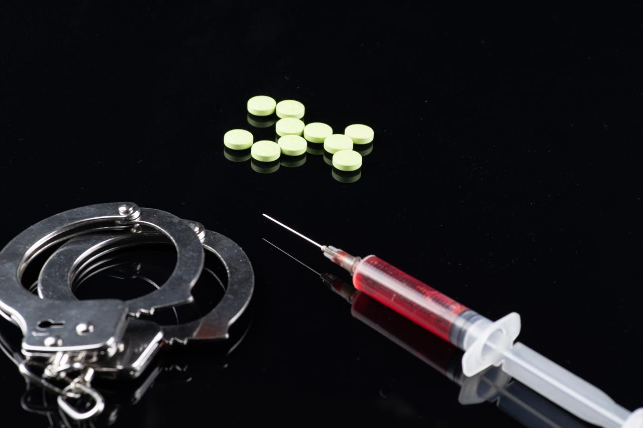 明年起。
吸毒等违法记录要封存了！

这事写在新修订的治安管理处罚法。
有人调侃