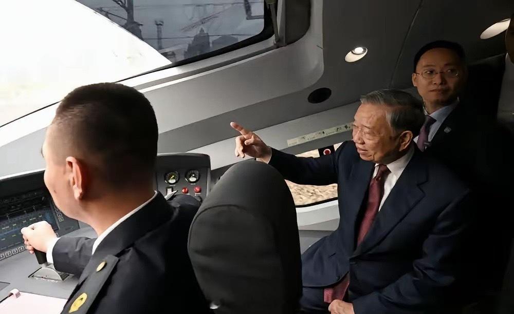 越南会不会求中国建高铁？苏林坐10小时高铁，答案太明显了苏林这趟中国行，高铁坐得