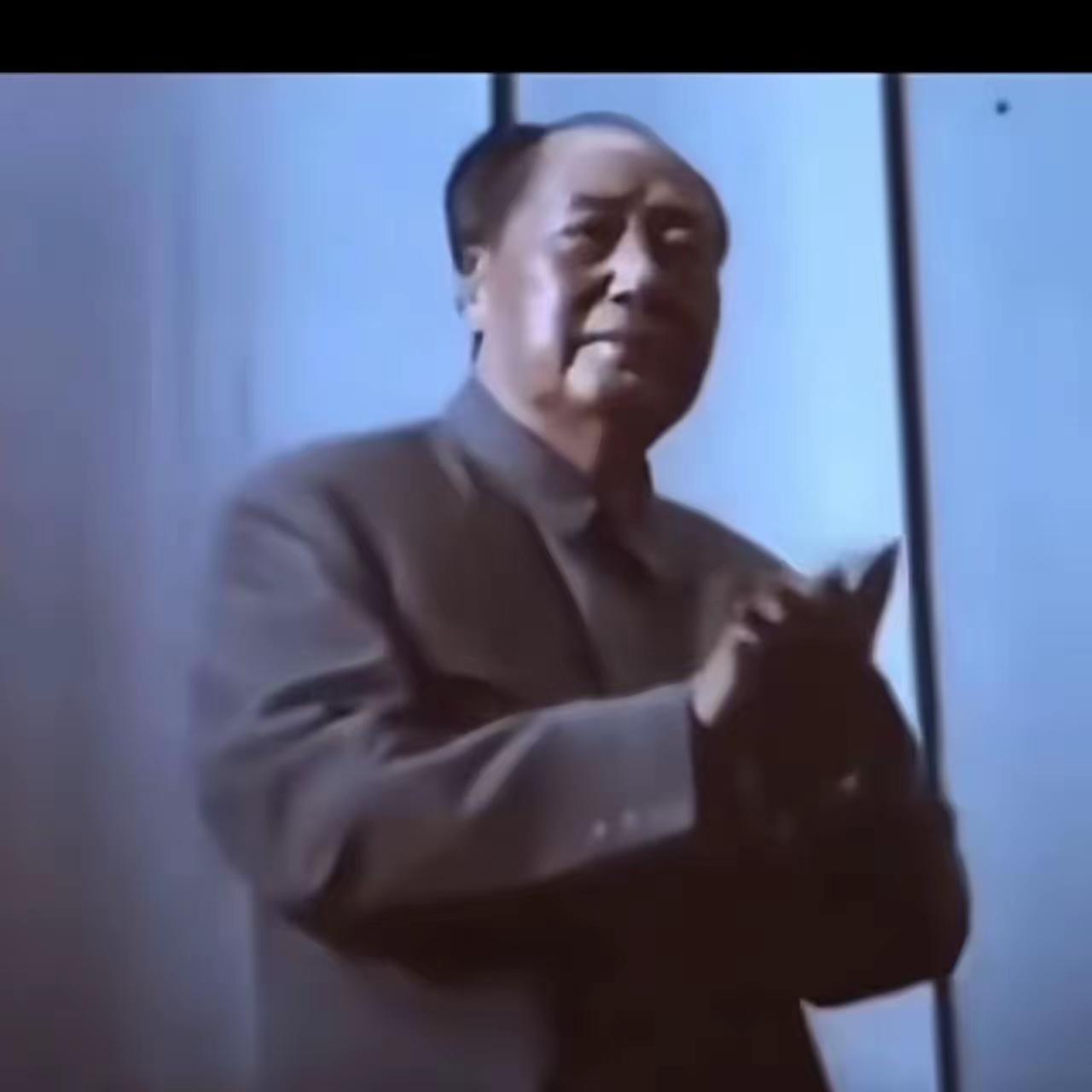 为何时隔多年，大家仍由衷高喊：毛主席万岁！
 
走在街头巷尾，提起毛主席，很多人