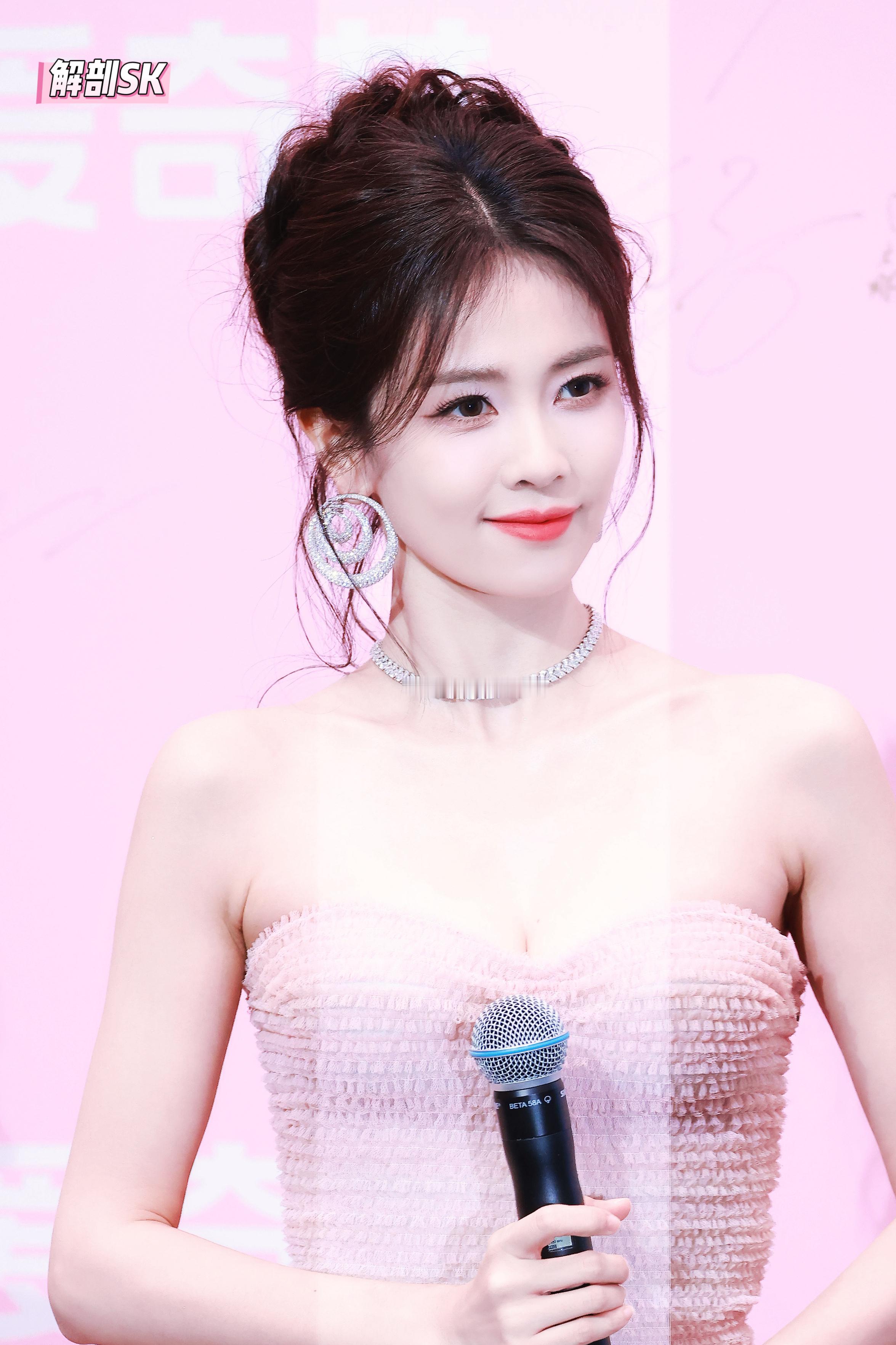 是仙女🧚🏻♀️✨✨✨/白鹿 