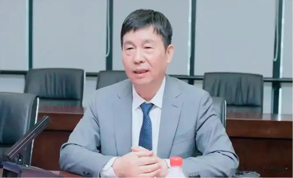 宜兴籍老板裴振华回老家宜兴投资了!
       出生于1959年的宜兴人裴振华