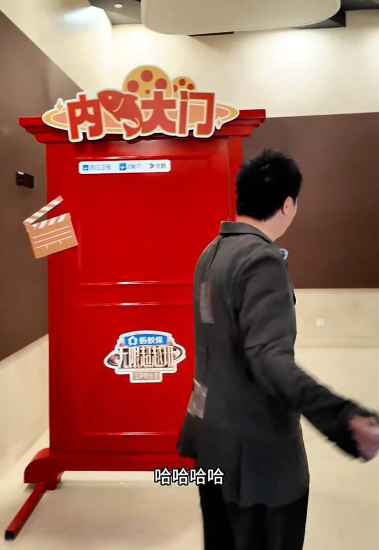 吴镇宇要给AI上演技课无限超越班 路透笑点满满！吴镇宇自曝社恐属性，回应“镇吴语