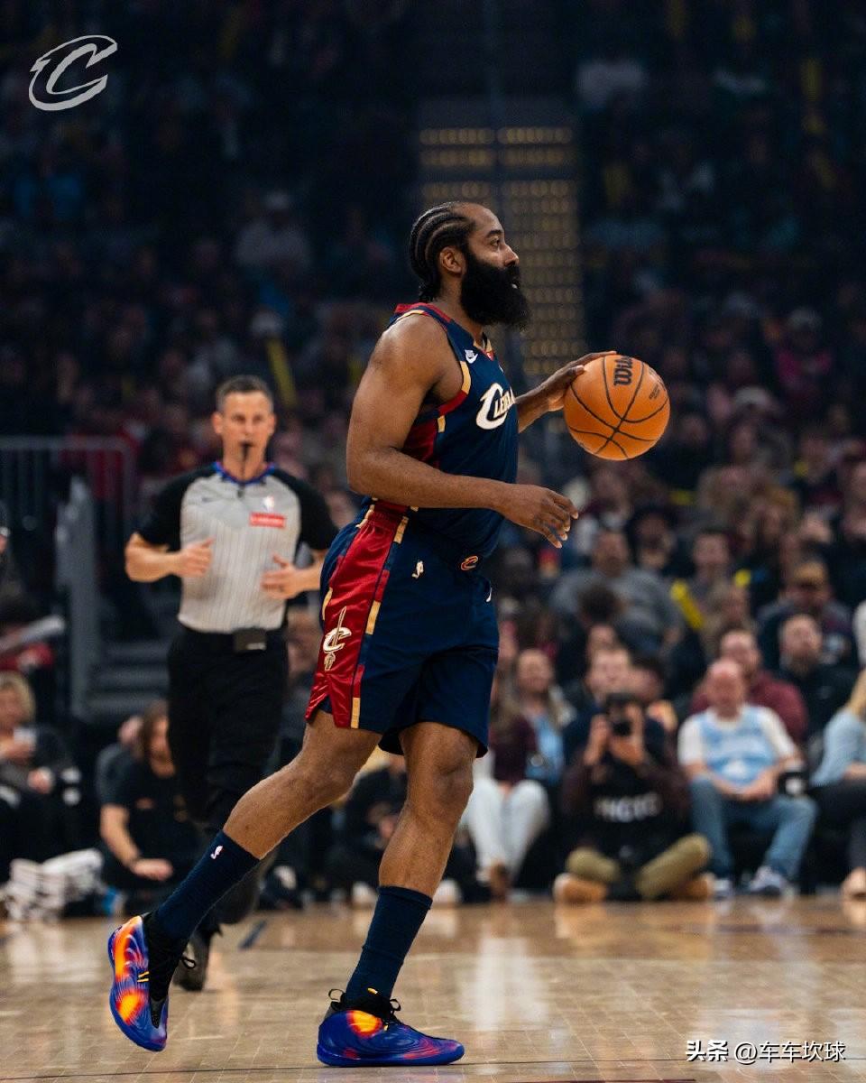 哈登本赛季首发出战时，骑士取得了15胜5负的战绩，胜率高达75%。

在至少为骑