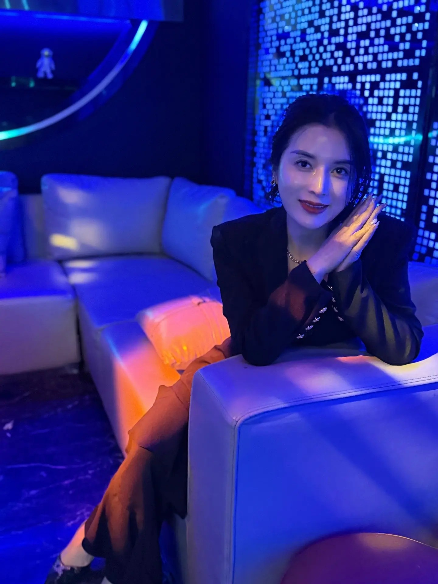 我把我对你的思念 换成了忙碌的工作 三月再见，四月你好 请一如既往的善...