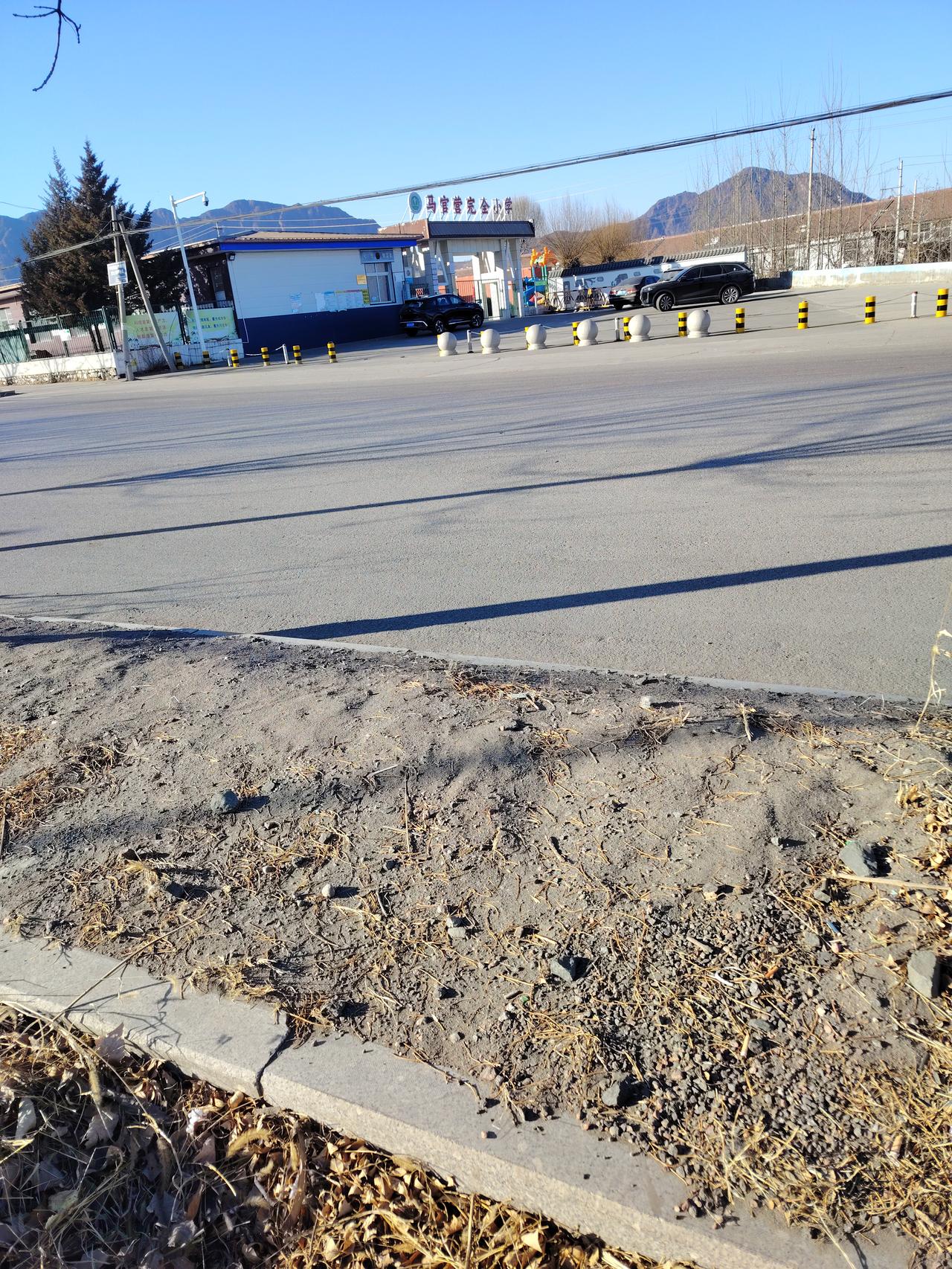 山外青山楼外楼，画中景致入画游。