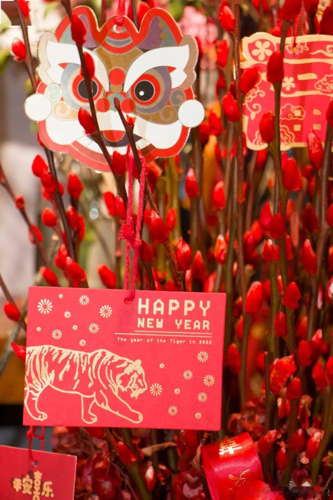 看看你的过年三件套 新年三件套藏着年轻人的小期待：求好运、盼顺利、迎欢喜，刮彩票