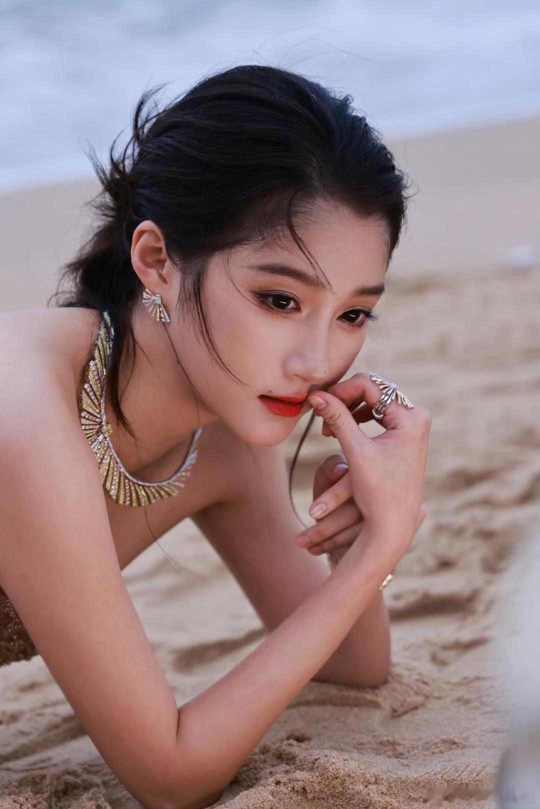 关晓彤造型正常了哇大美彤这个造型很适合关晓彤超美丽也 ​​​