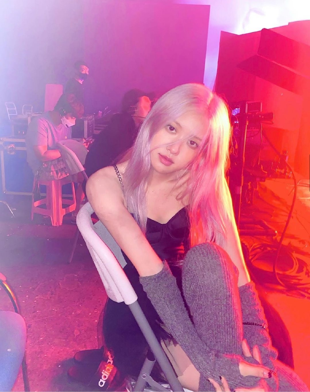 ROSÉ朴彩英自拍 🐿️朴彩英puma全球品牌代言人 你会在蝉鸣热烈的时候，迎