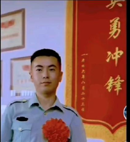 青岛人的嘴是真严实，逆行、插队、打人的女子是谁？硬是没透漏出一点消息。
   其