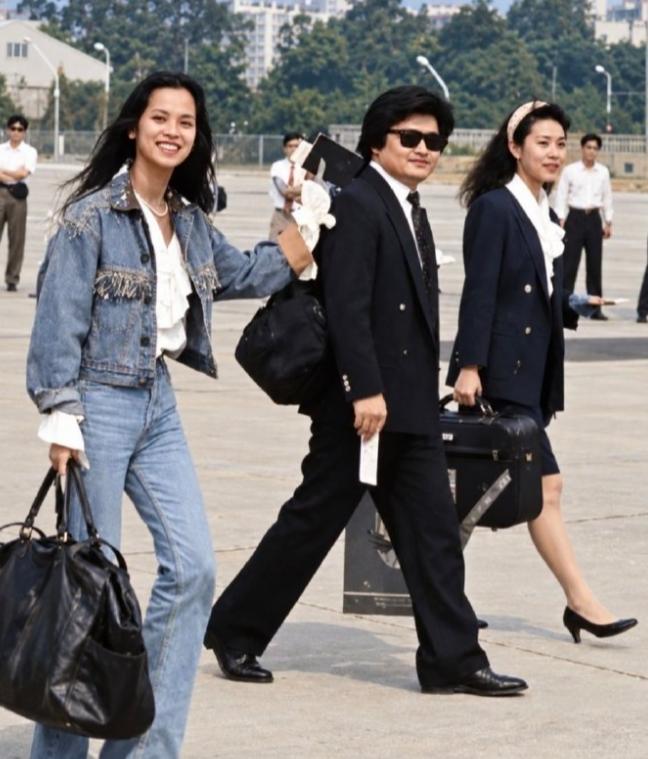 1990年的韦唯，26岁
韦唯的歌现在已经很少听见了，《亚洲雄风》，《爱的奉献》