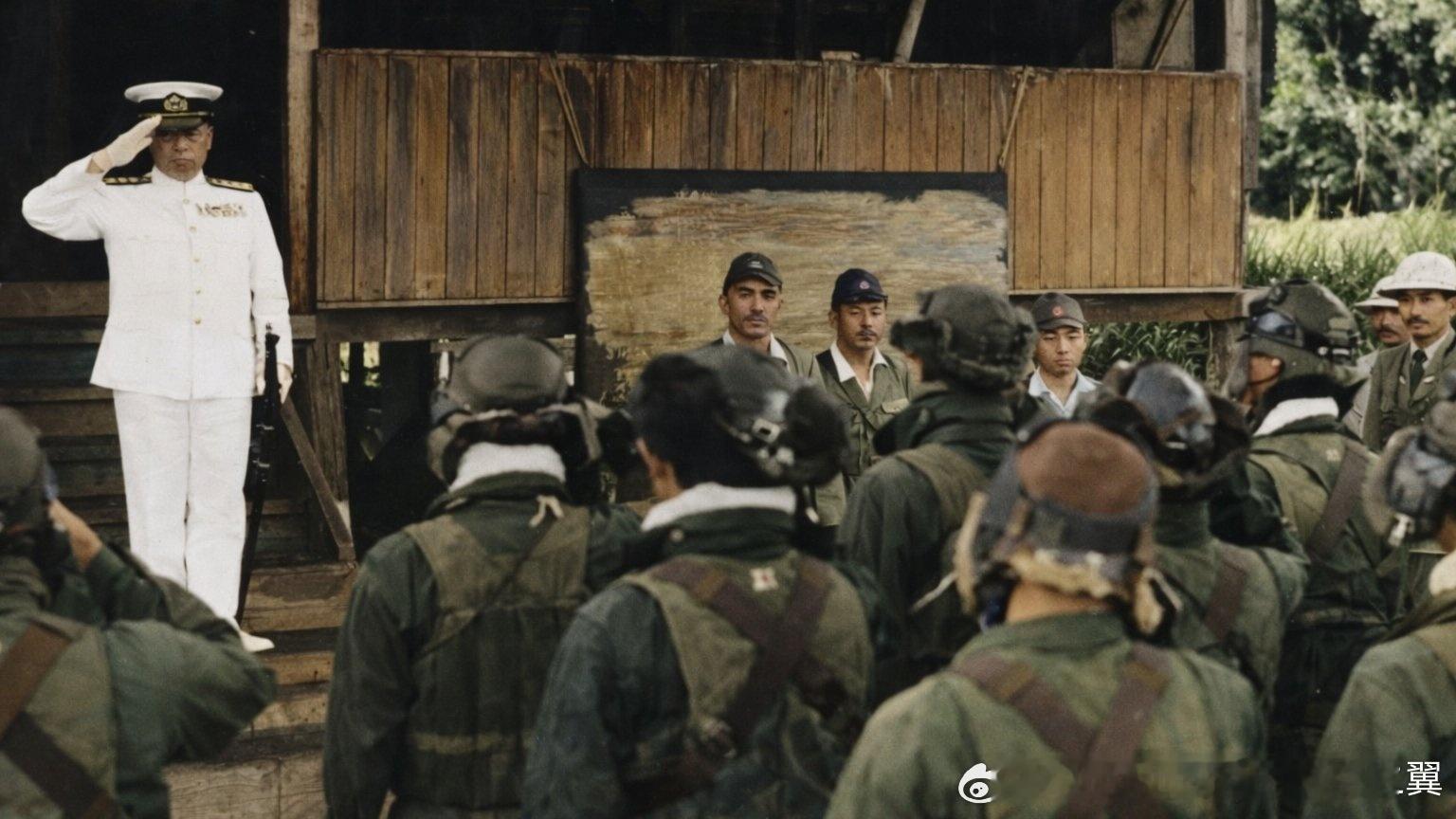 1943年4月18日，山本五十六在拉包尔。这张照片拍摄后不久，山本五十六登上了一