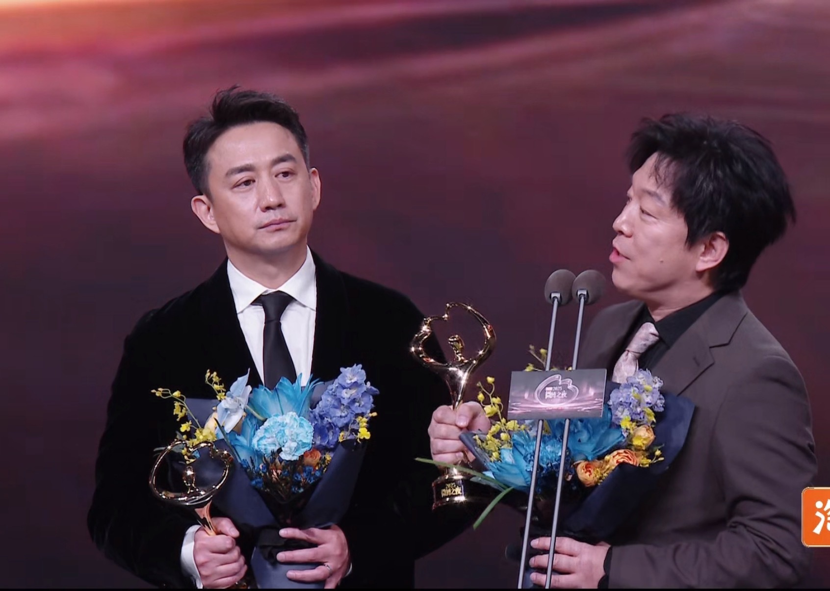 微博之夜内场微博之夜 黄磊老师、黄渤老师同框领奖，梦回极挑了