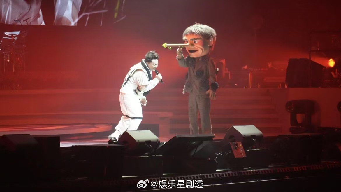 陈奕迅演唱会普拉提开课啦 北京场的“陈氏普拉提”太值了！Eason说想做拉伸很久