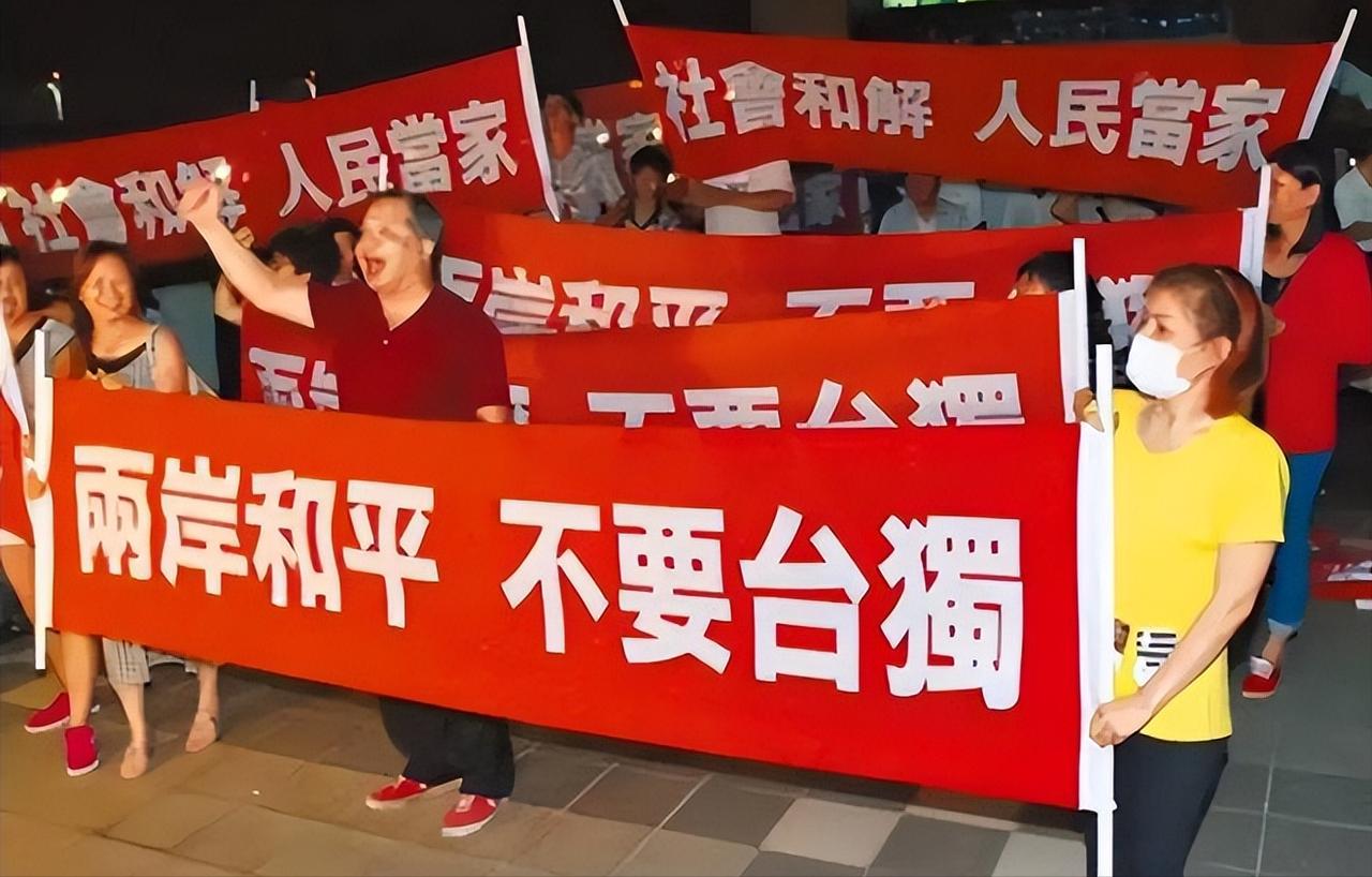 台退役少将张保力今日撰文写道：“台湾是我们安身立命的地方，但就在这条船上，外面是