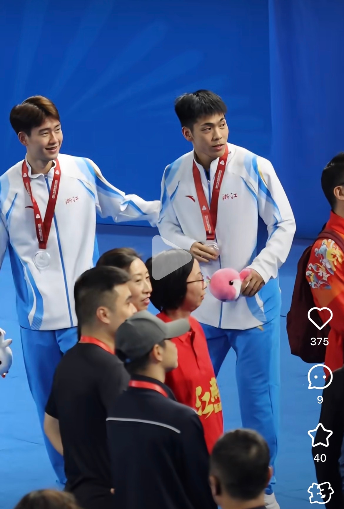 怎么是一起去找粤队的老婆啊 俩浙江上门女婿是吧 桑洋你亲儿子老牛也身在老浙心在粤