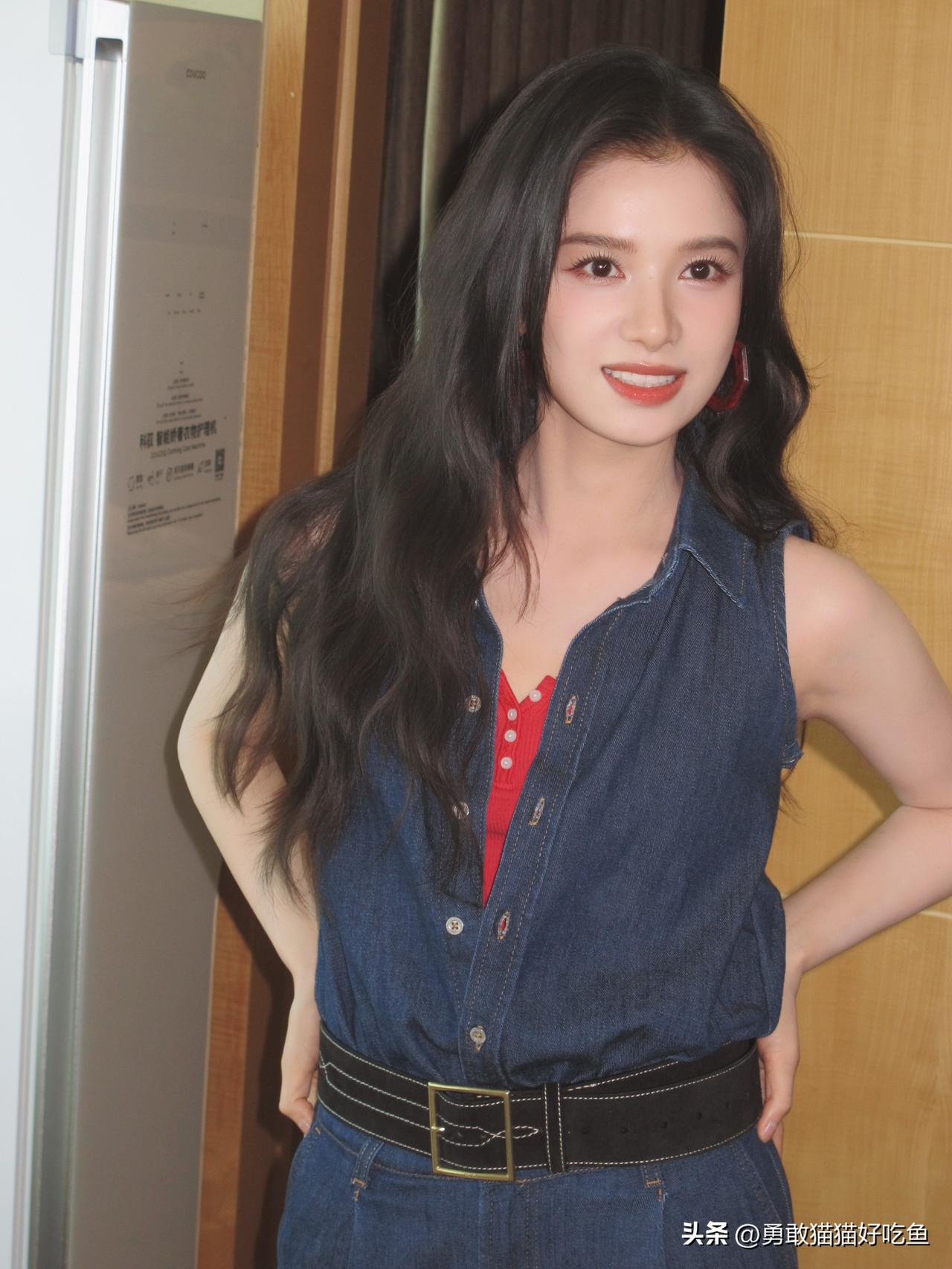 张婧仪分享图片