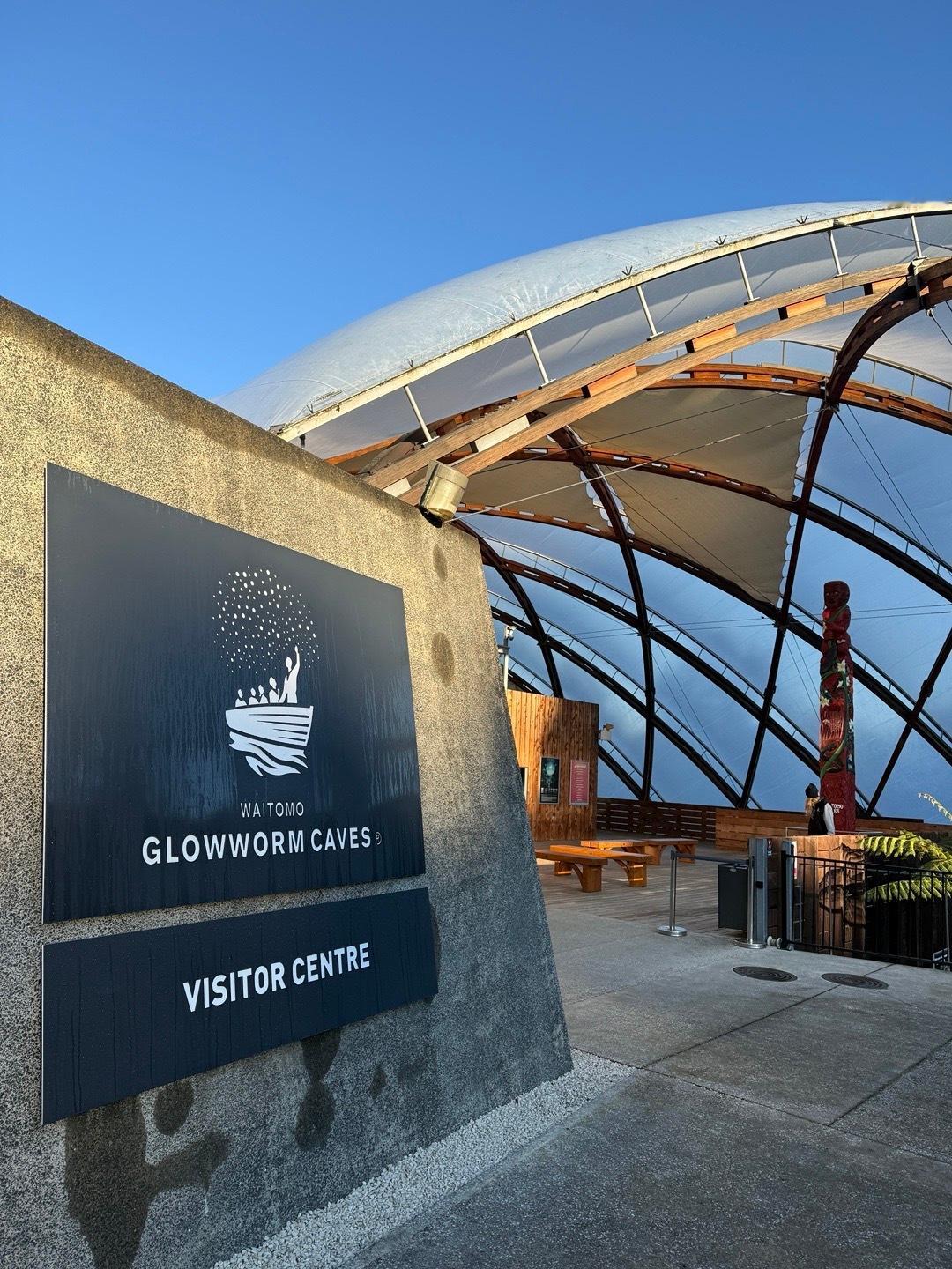 奇幻地洞下的星空推薦參觀距離奧克蘭（Auckland）約200公里，車程約2.5