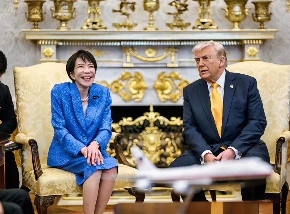 这一次她拿“和平宪法”拒特朗普
 
一直主张修改和平宪法的高市早苗，在面对特朗普