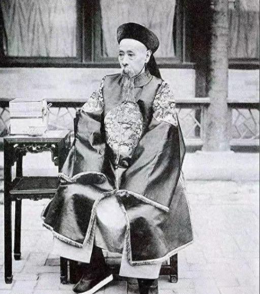 晚清有个王爷，大清还没亡，就把712.5万英镑（相当于现在的200多个亿）存进了
