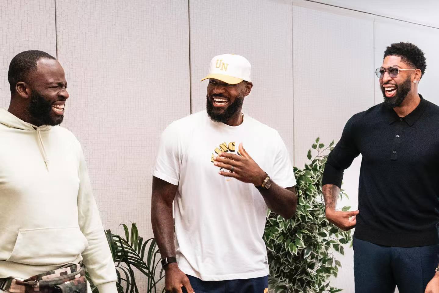 浓眉的新节目，邀请老詹里奇保罗和格林，节目将于当地时间4月6号播出。戴维斯加盟奇