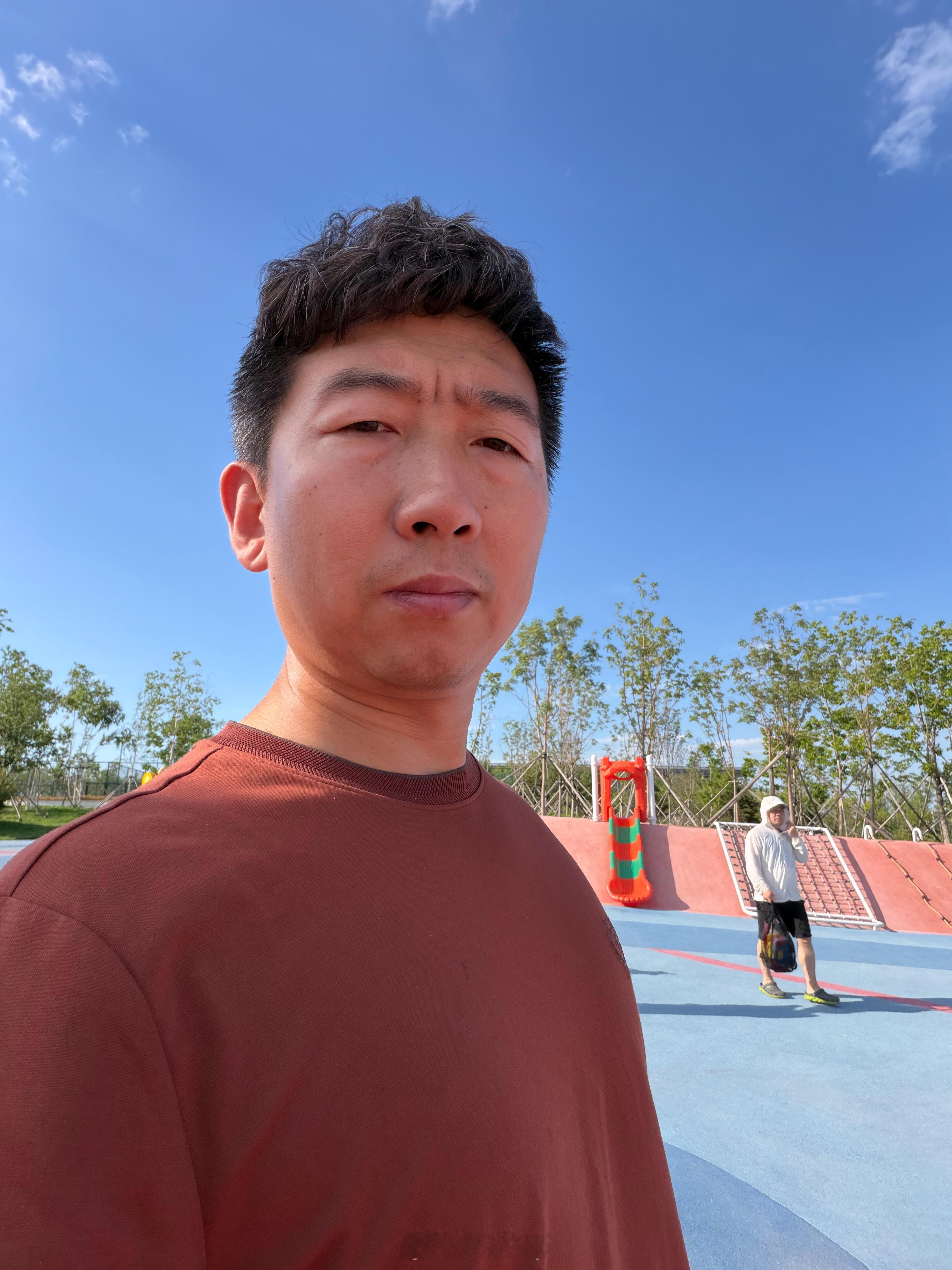 以前只有120斤，现在我143斤了，感觉可以偶尔客串下健身博主了。除了肚子变大，
