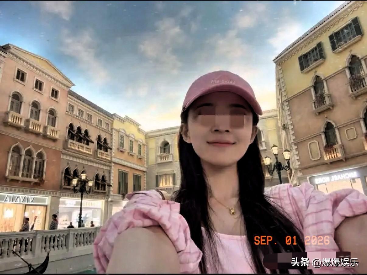 女主朱倩真容曝光，长得文文静静的，根本看不出来私下玩的竟然这么“花”。
朱倩老公
