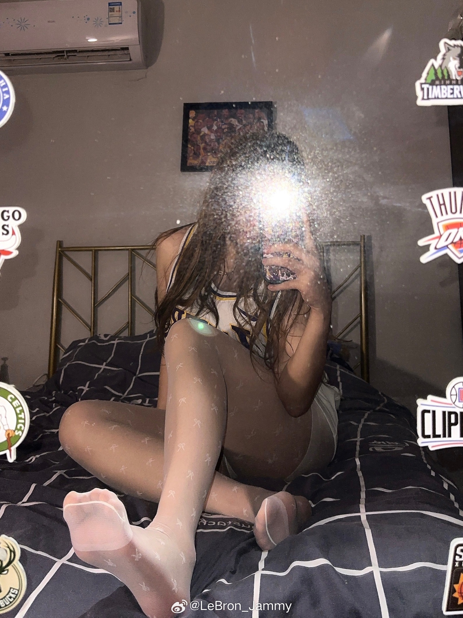 三分裤的没有，白丝倒是有两张～ ​​​