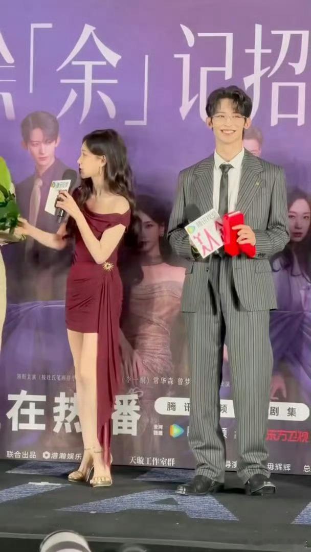 李一桐今晚要曝瓜李一桐今晚有大瓜李一桐这波悬念玩明白了！直播放出口风今晚有大瓜，