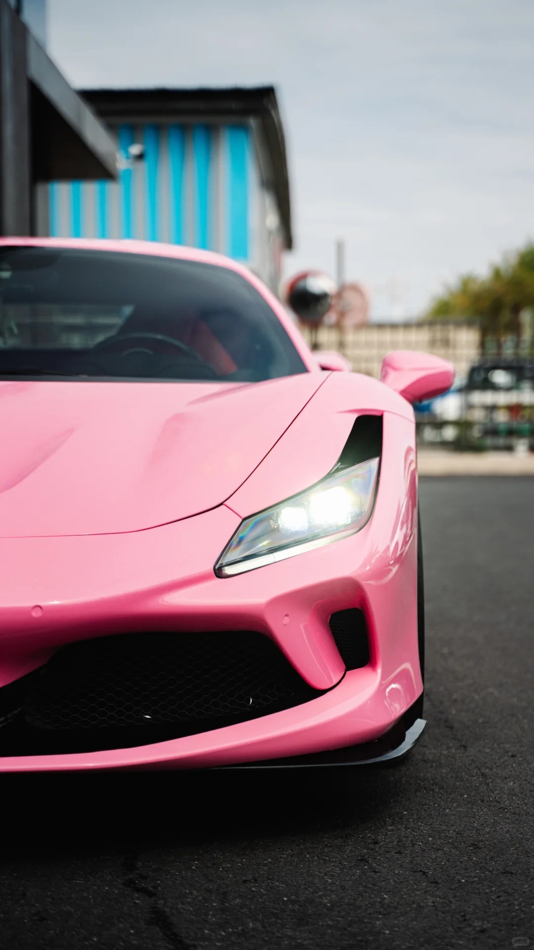 法拉利F8水晶浪漫粉，那很浪漫了车的新衣