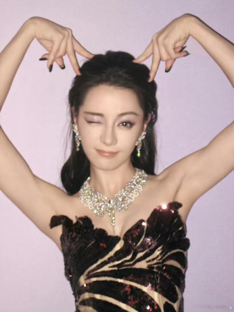 小狗耳朵好可爱呀酷妞 