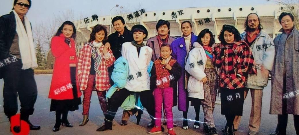 90年代，歌唱明星们的一张留影。