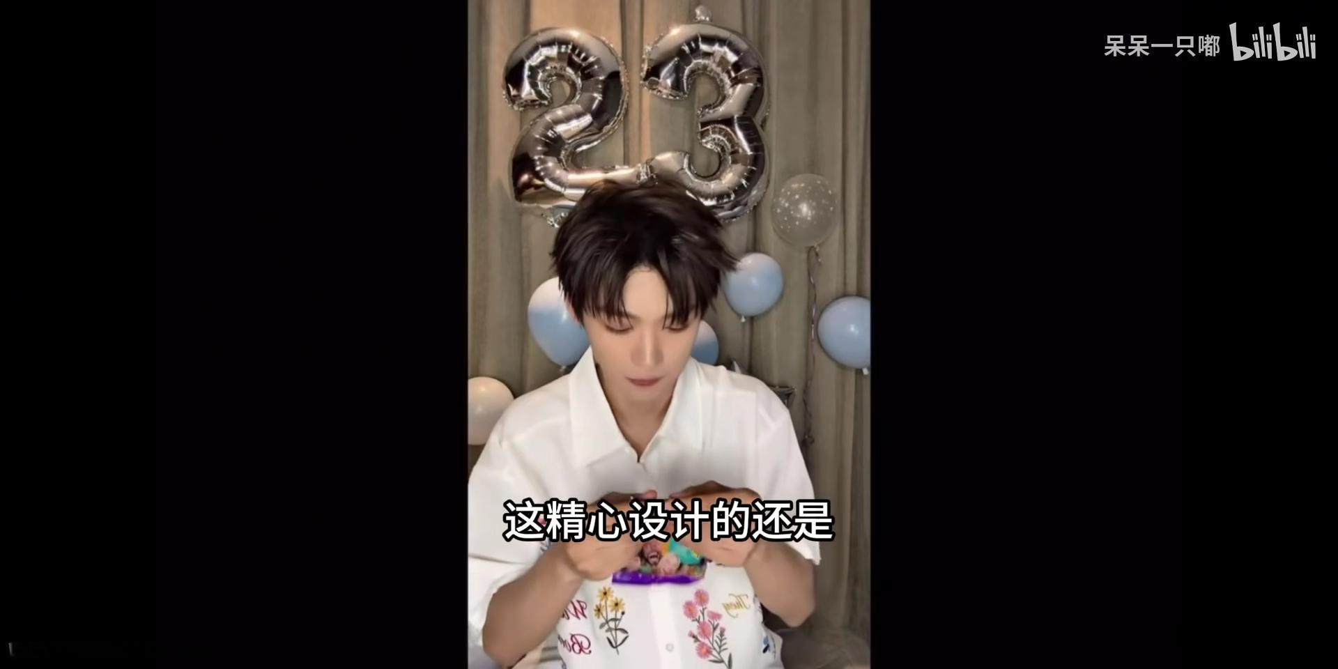 不敢想象梓梓现在这张小脸再wink给我看会是啥样 