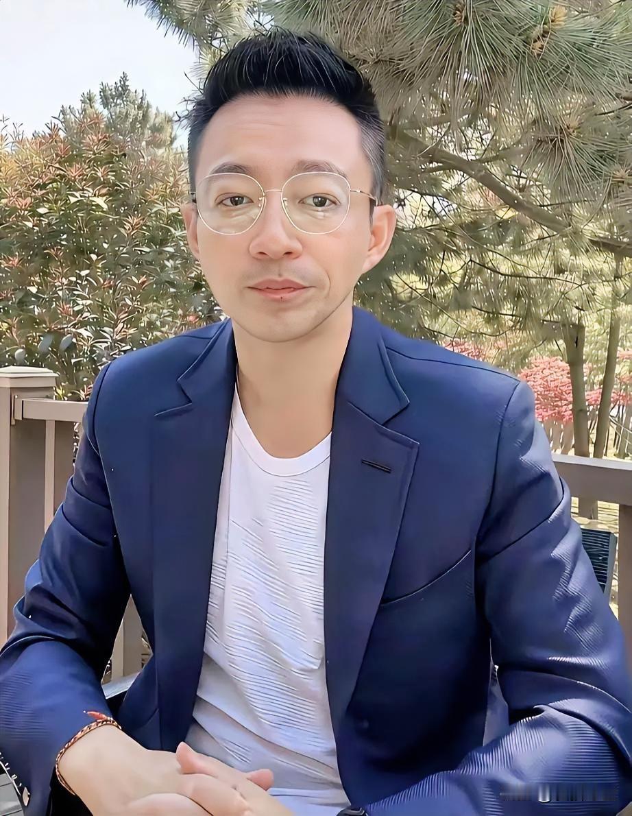 大家真的都误会汪小菲了，他心里一直都盼着能把小玥儿和小霖霖接到自己身边生活。
 