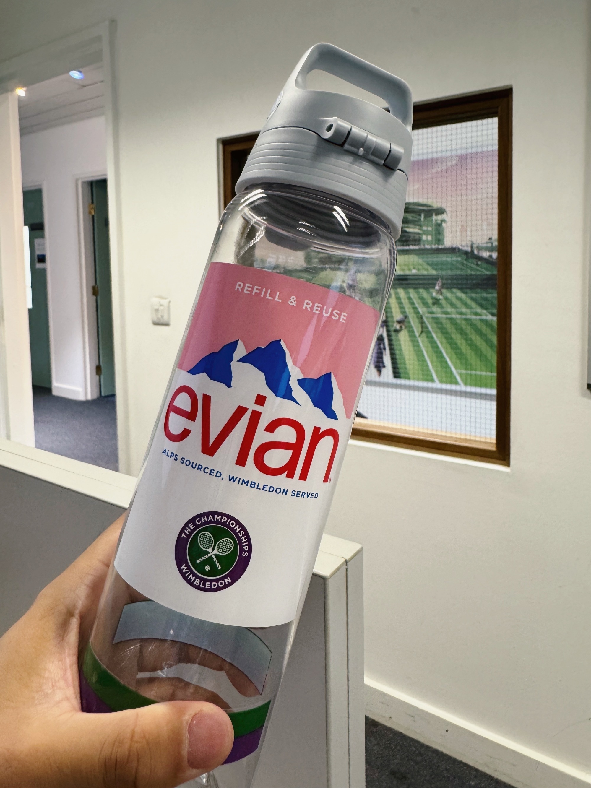 温网的周边就是夯！这个询问度超高的SIGG 水壶，虽然暂时在国内还不方便购买。但