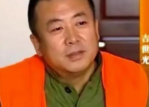 2011年，瘫痪民警看《潜伏》情绪失控，指着屏幕嘶吼：害我瘫痪的凶手，就在电视里