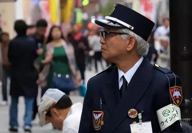 【日本退休老人真的活得水深火热么？】
为什么简中网上总是有人诟病日本老人退休之后