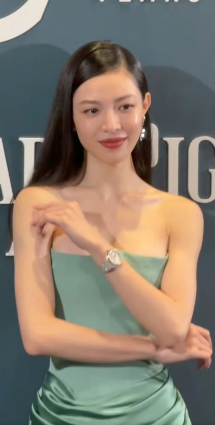 钟楚曦香港活动生图，贵女气质 ​​​