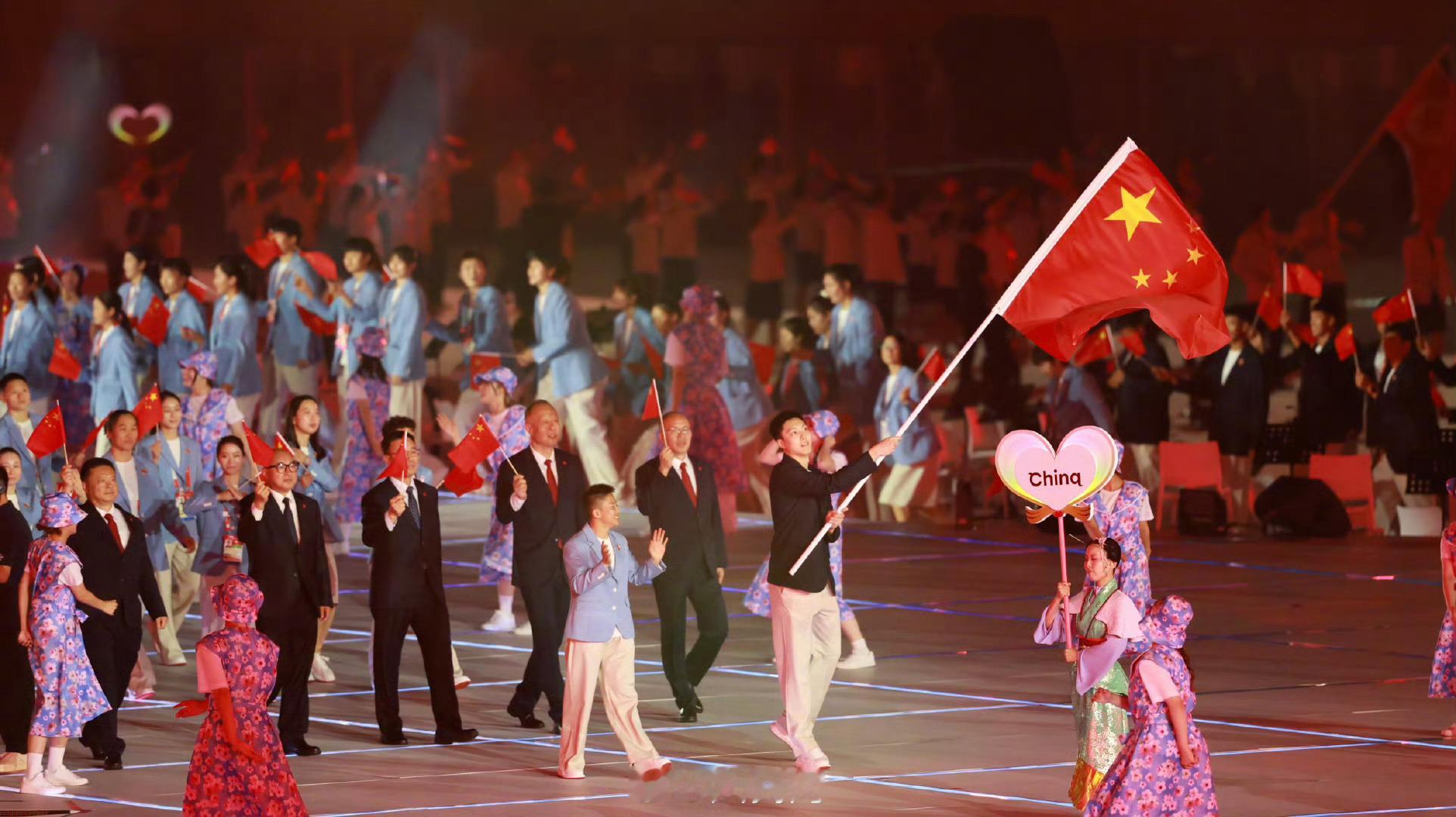 第20届亚运会开幕式高清大图北京时间9月19日，第20届爱知·名古屋亚运会开幕式