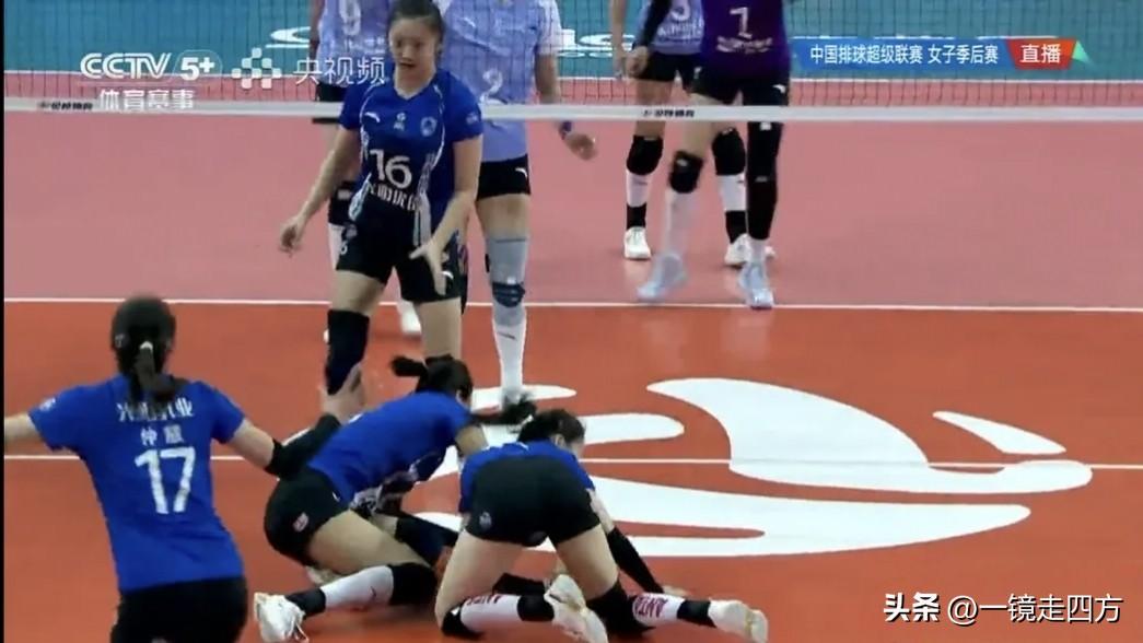 出现这样的失误实在遗憾，在女排联赛季后赛上海女排主场对阵天津女排的比赛第二局，上