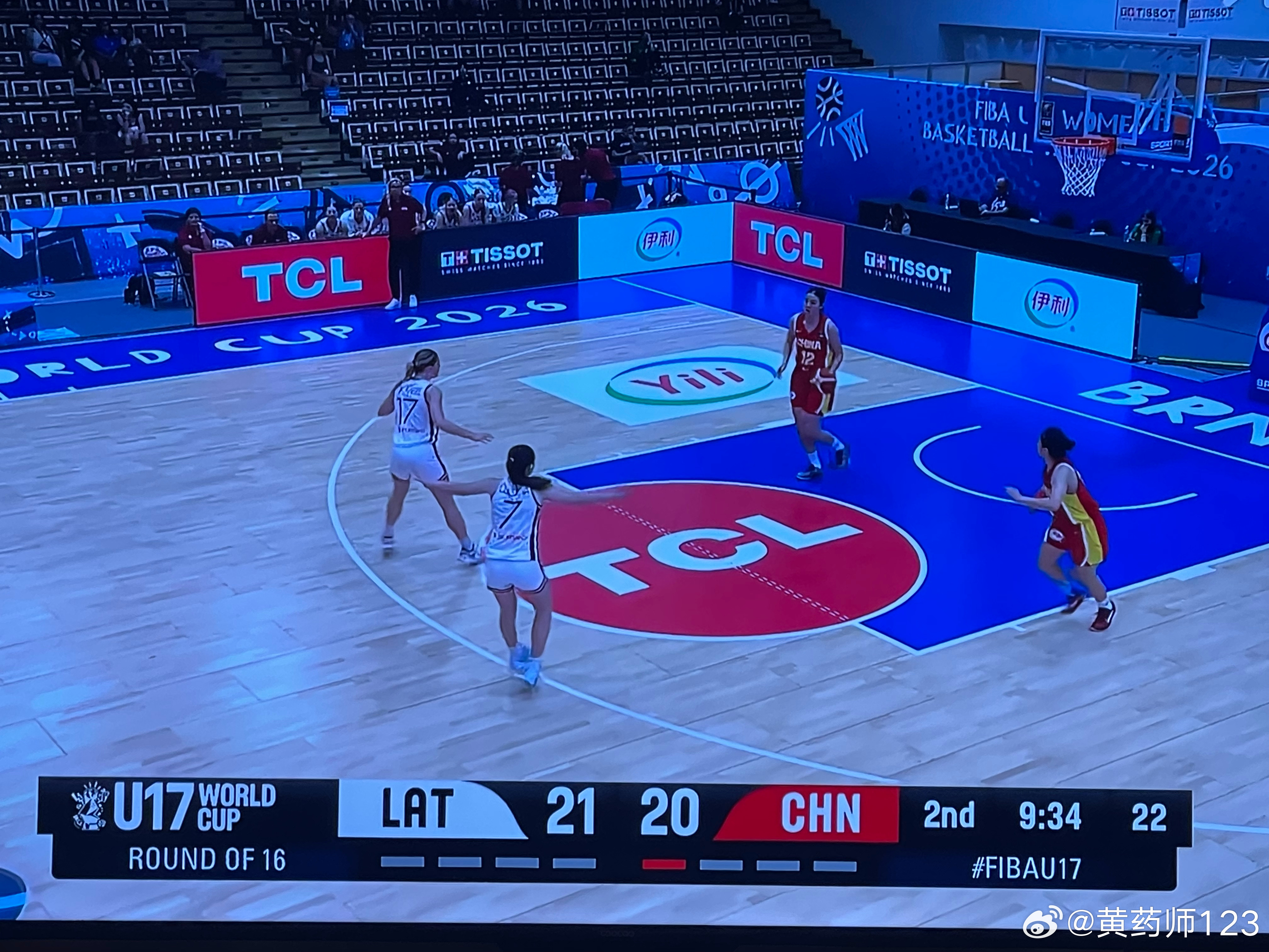 U17女篮世界杯八强战中国🆚拉脱维亚，这场比赛两军实力相当，比赛过程胶着，对方