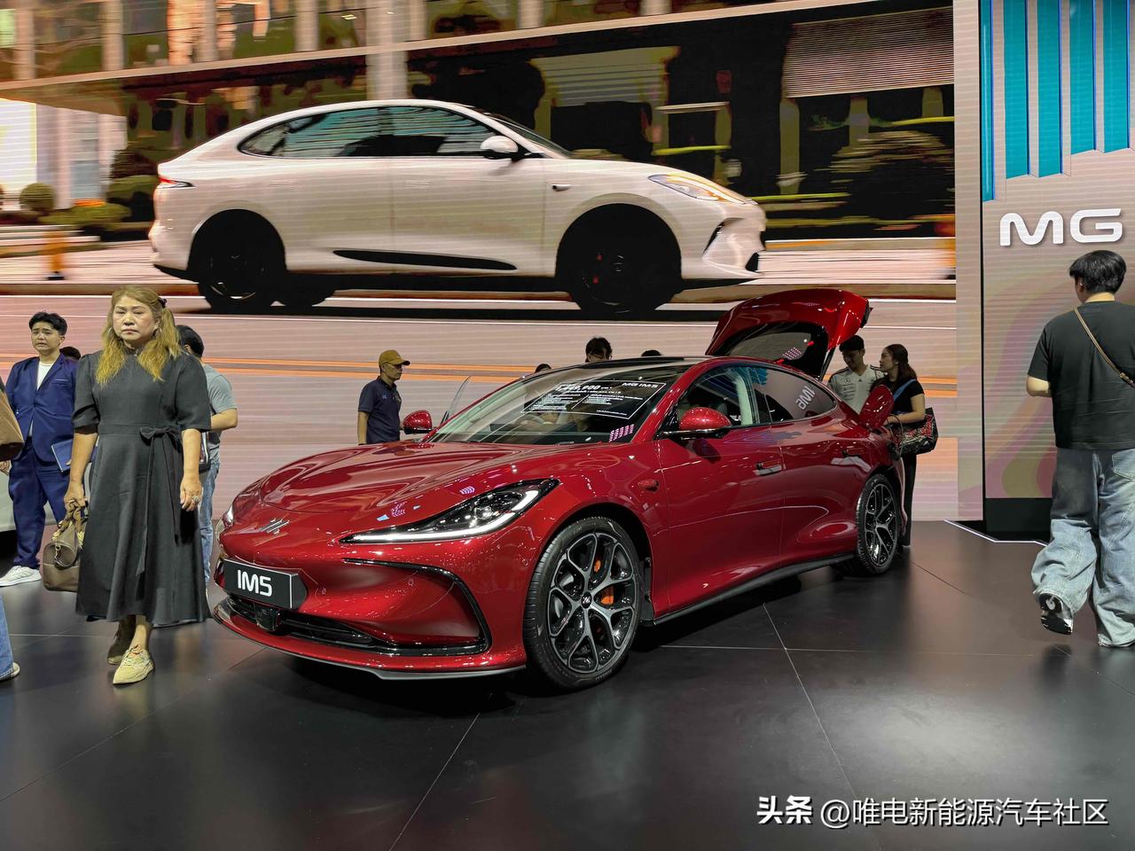 名爵展台[思考]MG毕竟深耕泰国多年了，带来的展车自然不少，就连Cyberste